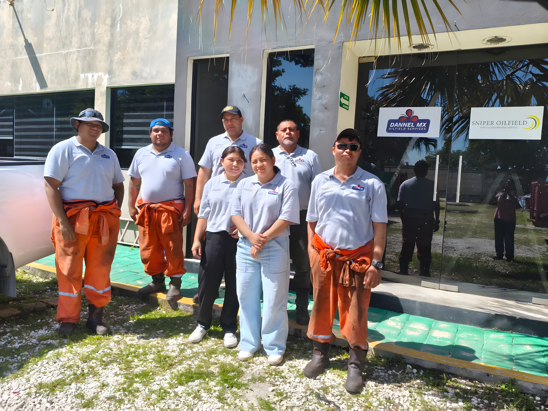 Personal de campo de Dannel MX y Sniper Oilfield